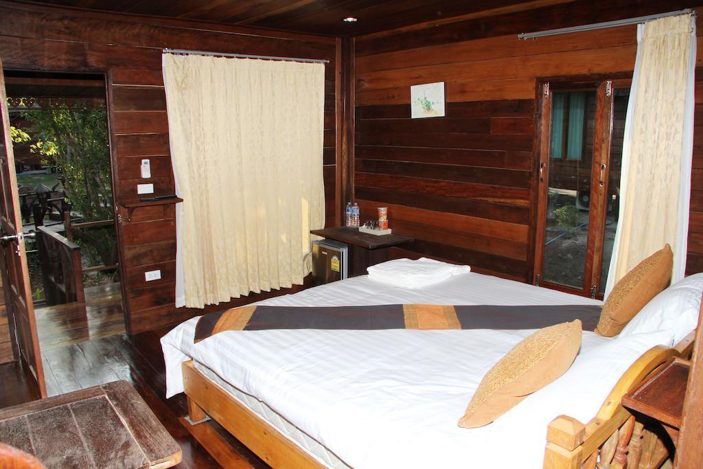 Burilamplai Resort Thung Yai Pokoj fotografie