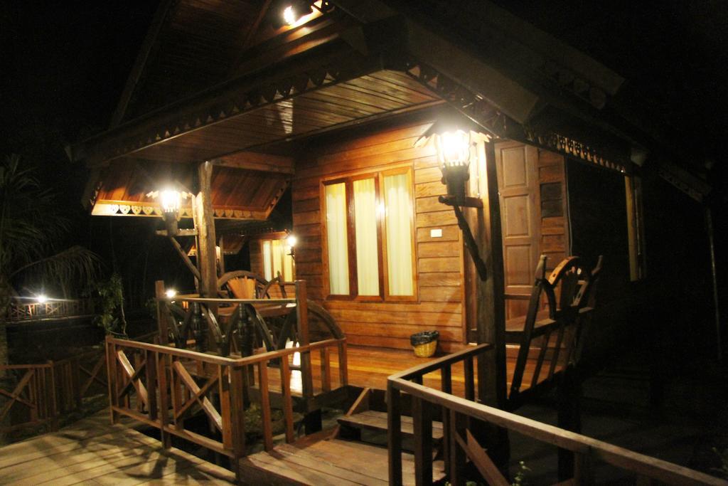 Burilamplai Resort Thung Yai Pokoj fotografie
