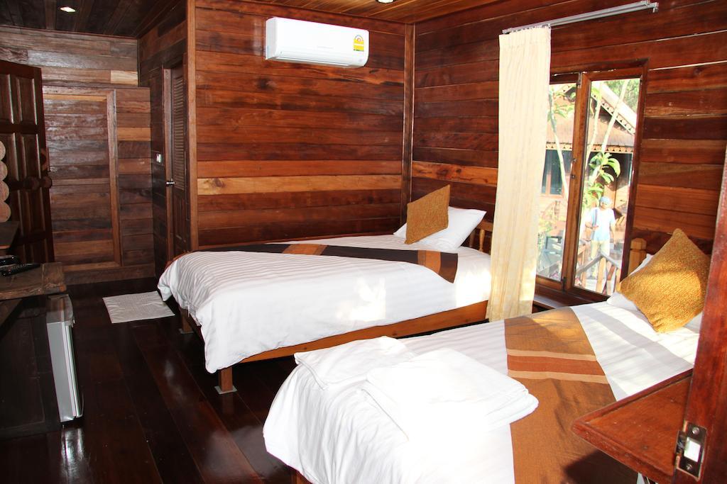 Burilamplai Resort Thung Yai Pokoj fotografie