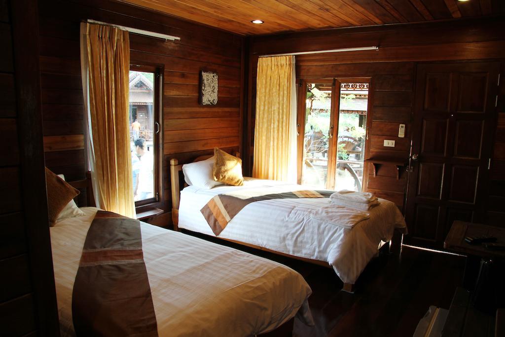 Burilamplai Resort Thung Yai Pokoj fotografie