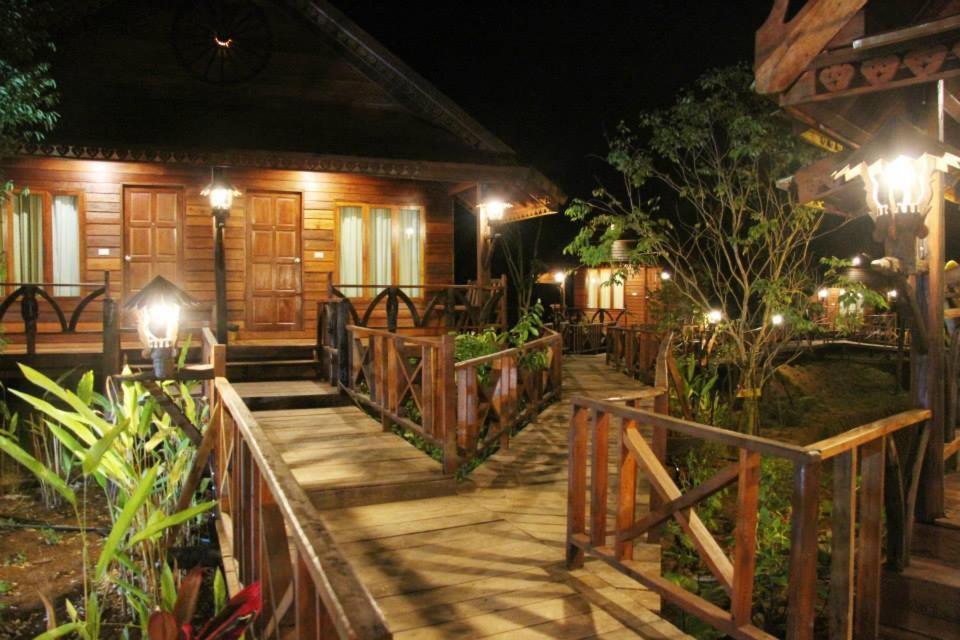 Burilamplai Resort Thung Yai Pokoj fotografie
